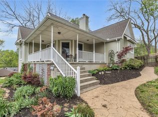 615 Cherry St, Weston, MO 64098