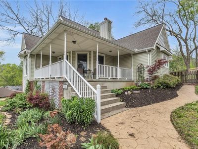 615 Cherry St, Weston, MO, 64098