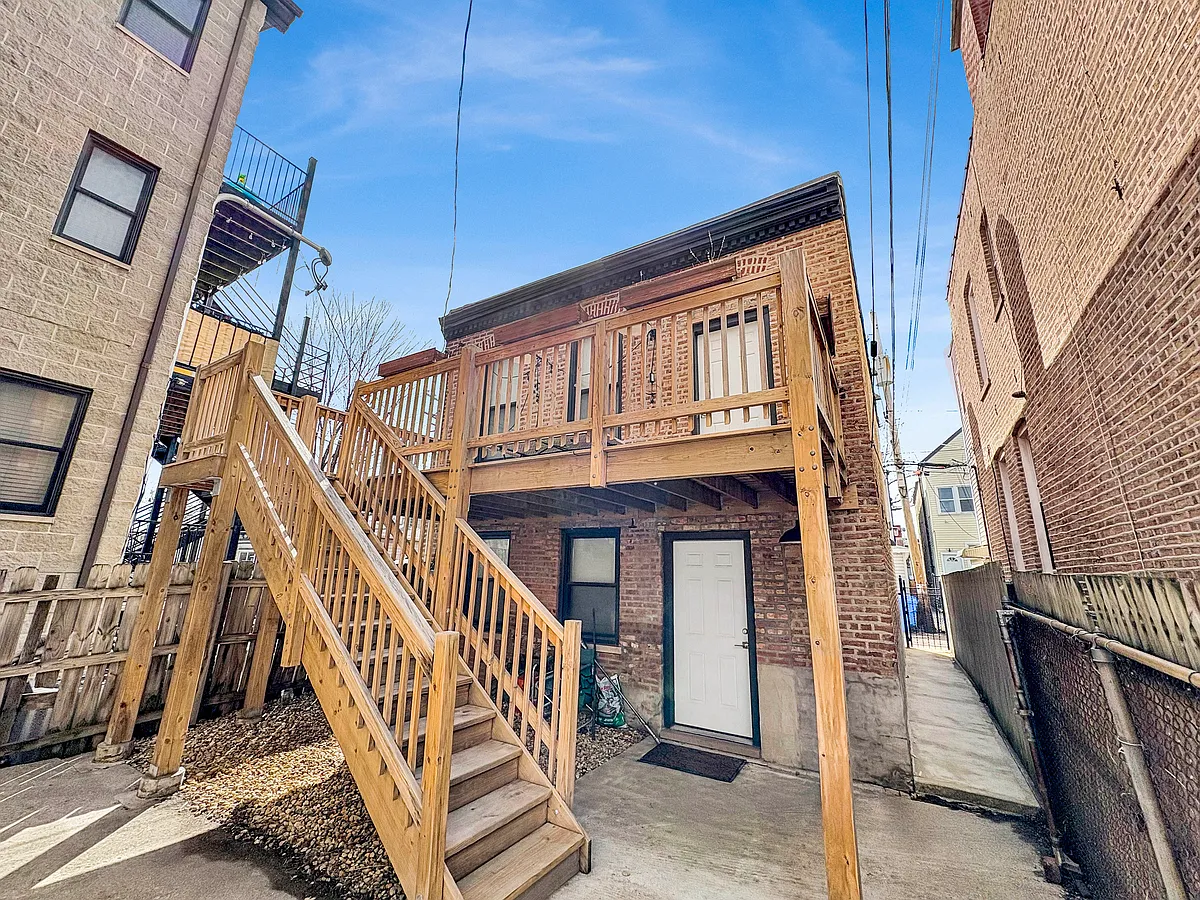 Building Photo - 2735 W Potomac Ave #CH