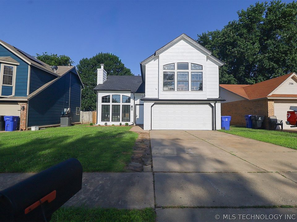 1st image of 2708 S Oak Pl