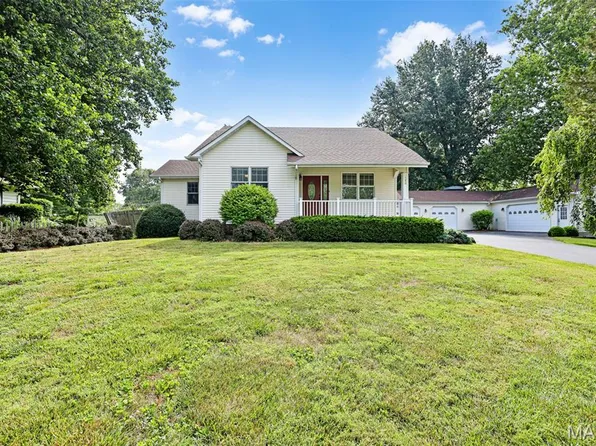 120 Oak St, Moro, IL 62067