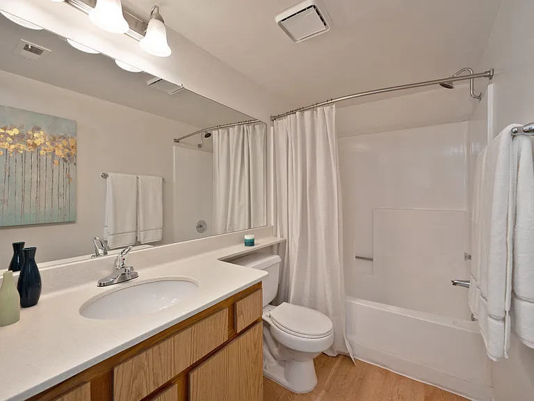 West Park Villas Apartments — Photo 23