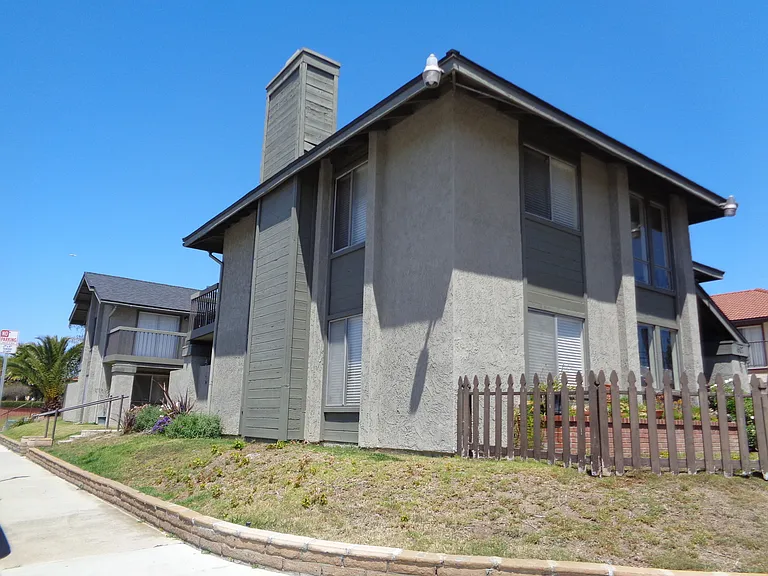 607 E Utica Ave — Photo 1
