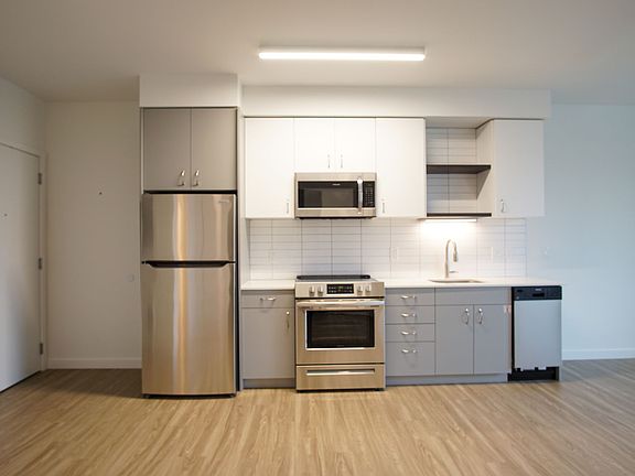 4th image of 2320 N Vancouver Ave #304