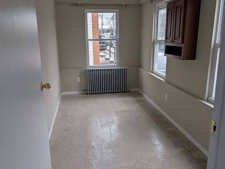 136 Duffy Ave — Photo 5
