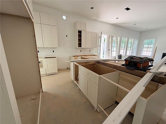 4th image of 2706 Manley Ave