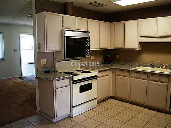 2nd image of 309 S Torrey Pines Dr