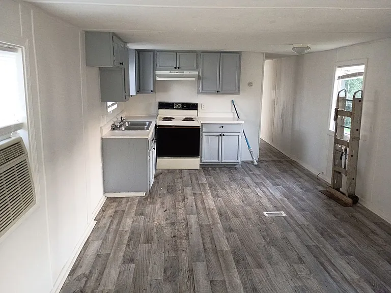 402 Dawn St #14 — Photo 3