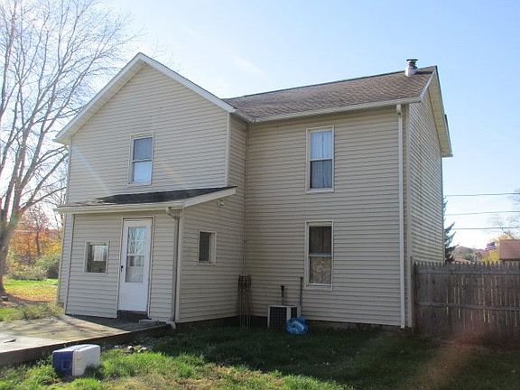 4th image of 121 East St