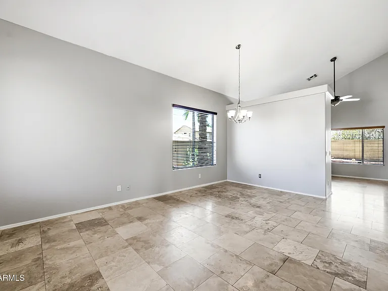 3289 E Waterman St — Photo 2