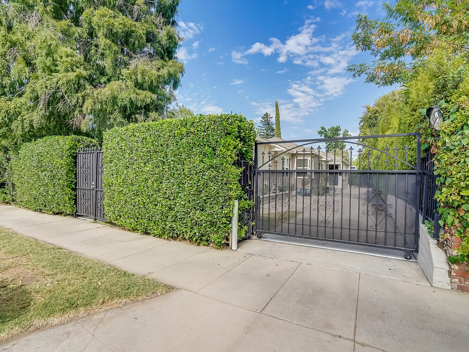 4244 Tujunga Ave — Photo 3