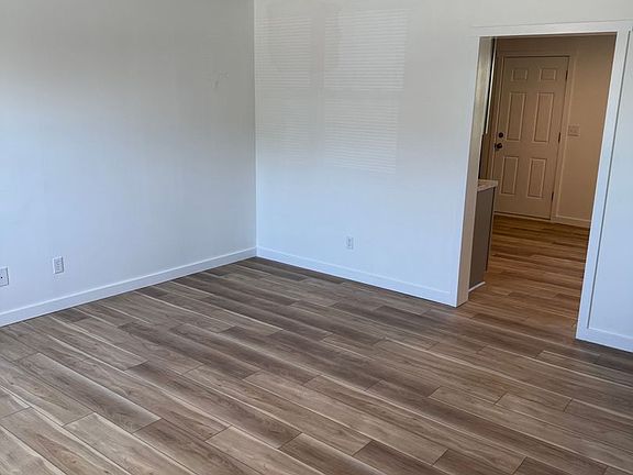 3rd image of 611-617 E Bain St #615