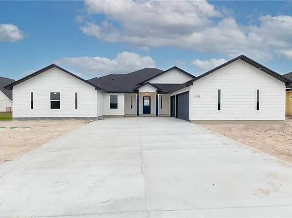 1110 Cape Velero Dr, Rockport, TX 78382