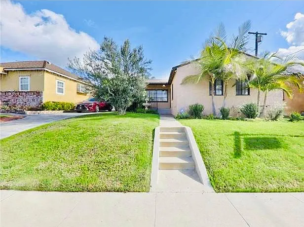 10916 S Wilton Pl — Photo 1