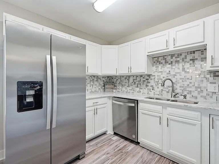 254 E Iris Ln — Photo 16
