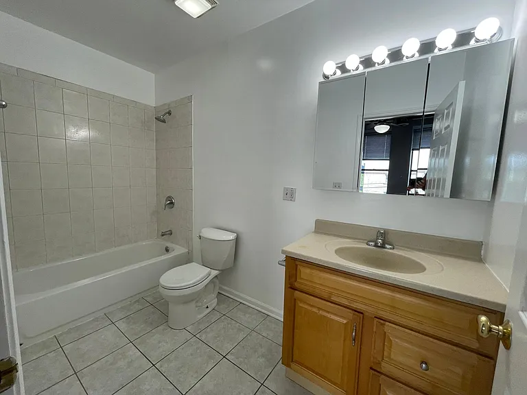 1302 N Milwaukee Ave #202 — Photo 8