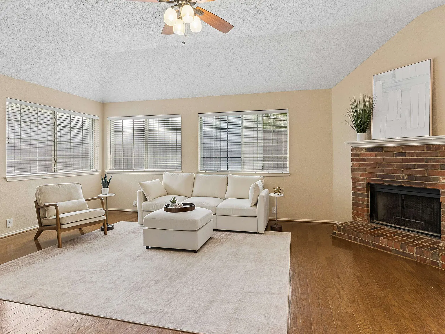 3 bed, 2422 sqft, $2,750 — Photo 4