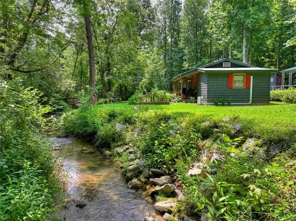 100 Wing Cir, Ellijay, GA 30536