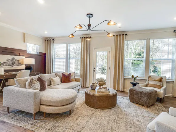 2119 Bayou Trace Dr, Charlotte, NC 28262