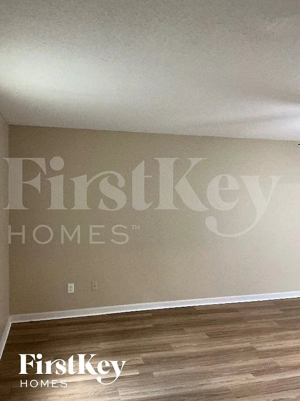 3 bed, 2.5 bath, 1623 sqft, $1,990 — Photo 3