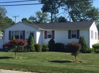 7 Mohawk Rd, Somerset, MA 02726