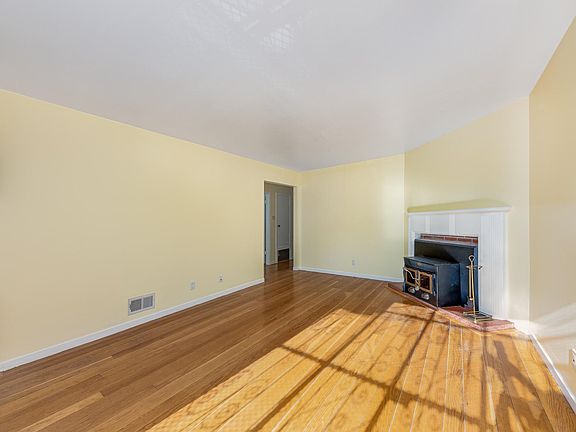 2nd image of 645 Dartmouth St