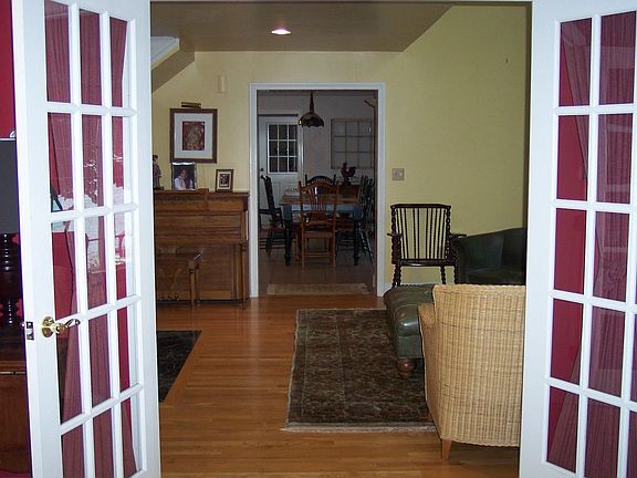 Famly Room to Living Rm