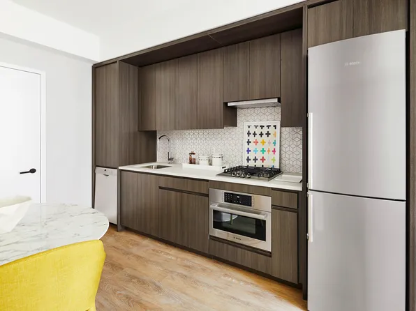 30-02 39th Avenue image 3 of 8