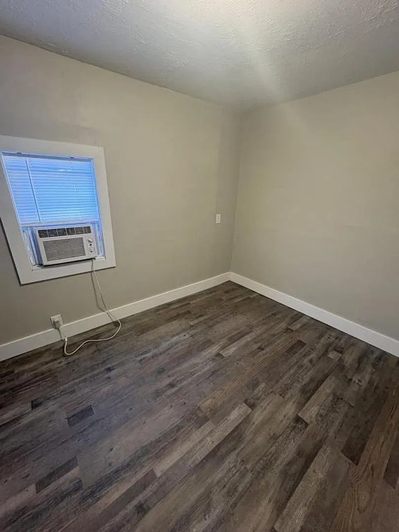 1610 Chippewa Ave SE — Photo 2