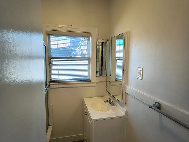 704 Simon St #&-22186 — Photo 19