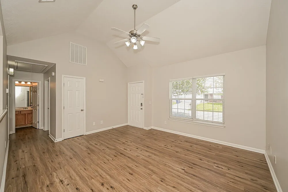 3 bed, 2.0 bath, 1122 sqft, $1,805 — Photo 4