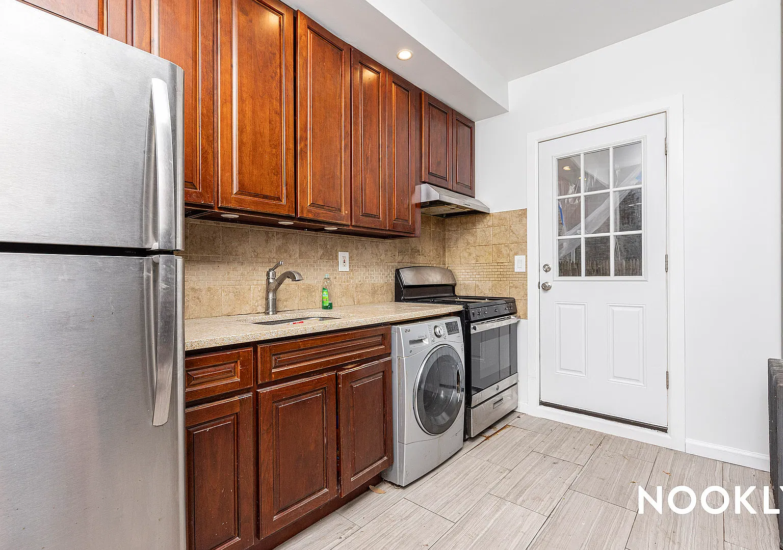 1806 George Street — Photo 3
