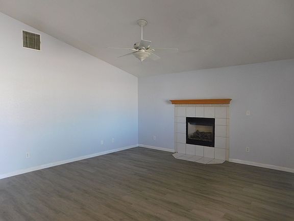 3rd image of 214 N Inyo St