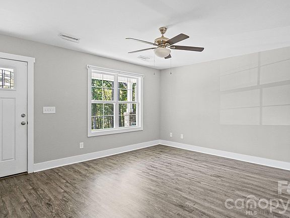 5th image of 1522 Snuggs Park Rd