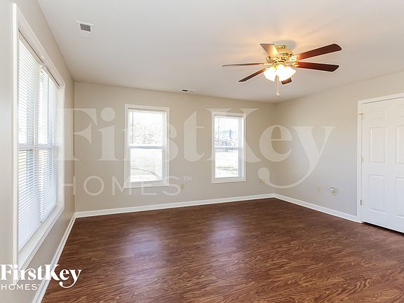 4th image of 1731 Parkdale Ave
