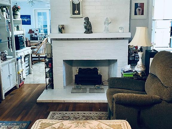 3rd image of 2100 Rockland Dr