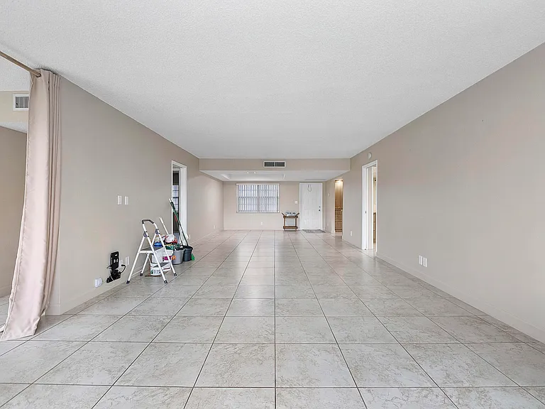 3900 Oaks Clubhouse Dr #411 — Photo 15