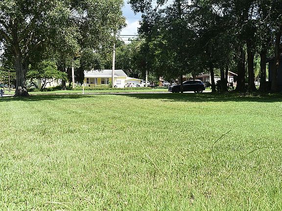 3rd image of Buckingham Ave
