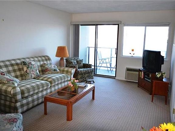 3rd image of 4 Marina Dr APT P2
