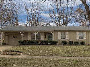 6825 Switzer Ln, Shawnee, KS 66203
