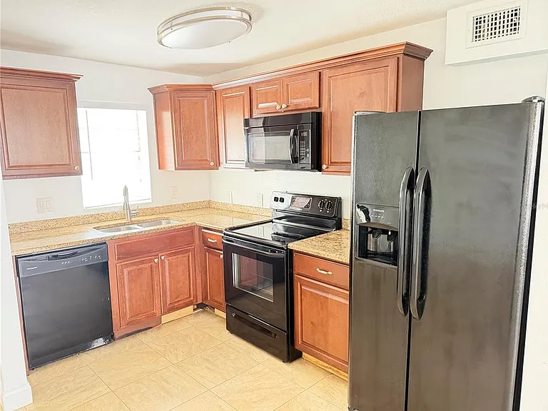 2564 SE 15th Ave #H — Photo 10