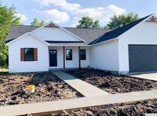 209-211 W School St, Camp Point, IL 62320