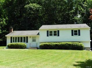 31 Crestwood Rd, Monroe, CT 06468