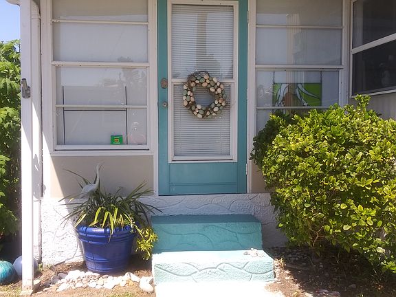 5th image of 262 Norwich Ln