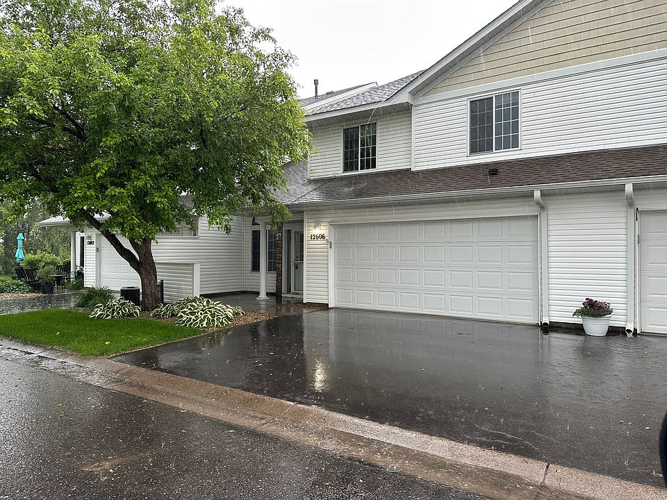 Beautiful townhouse in the sought after Highwoods Neighborhood of St. Michael - 2 car garage