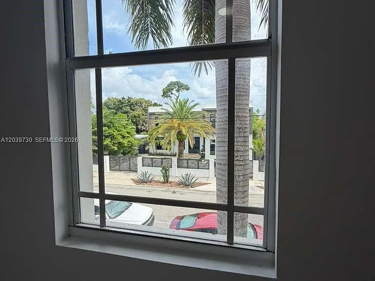 2425 SW 6th St #17 — Photo 12