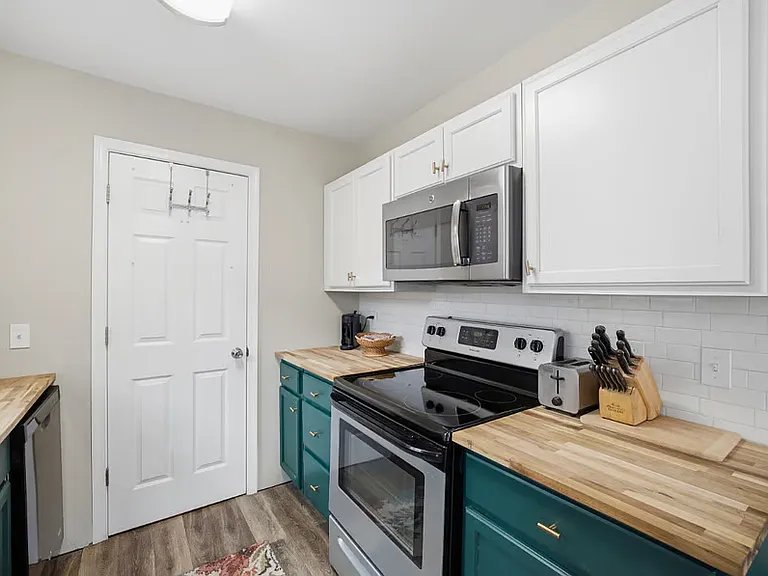 831 Gates Ave #C — Photo 5