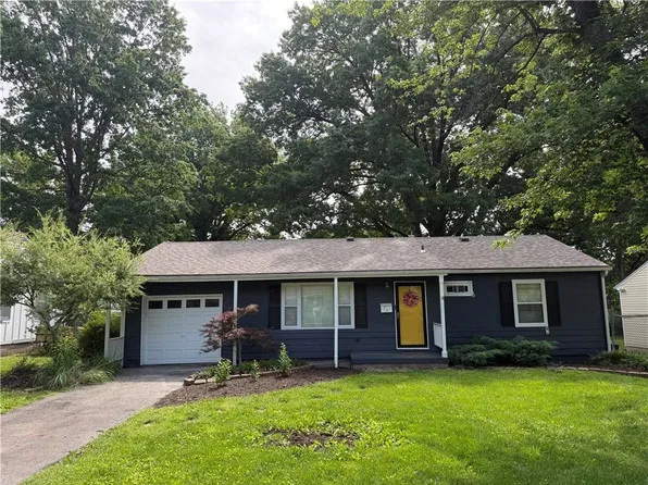 7323 Maple St, Overland Park, KS 66204