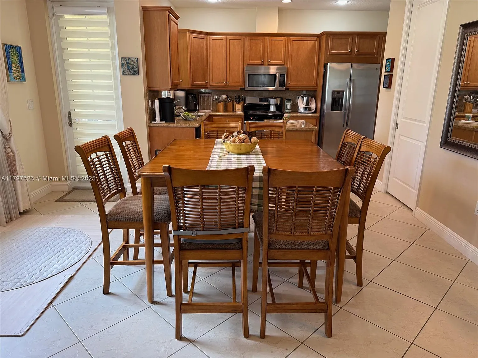 4 bed, 3.5 bath, 2465 sqft, $4,100 — Photo 2