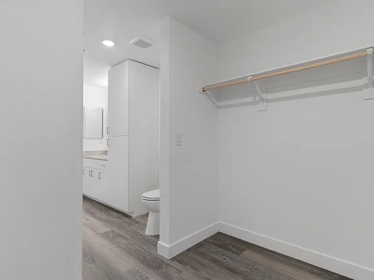 4846 S Jones Blvd — Photo 14